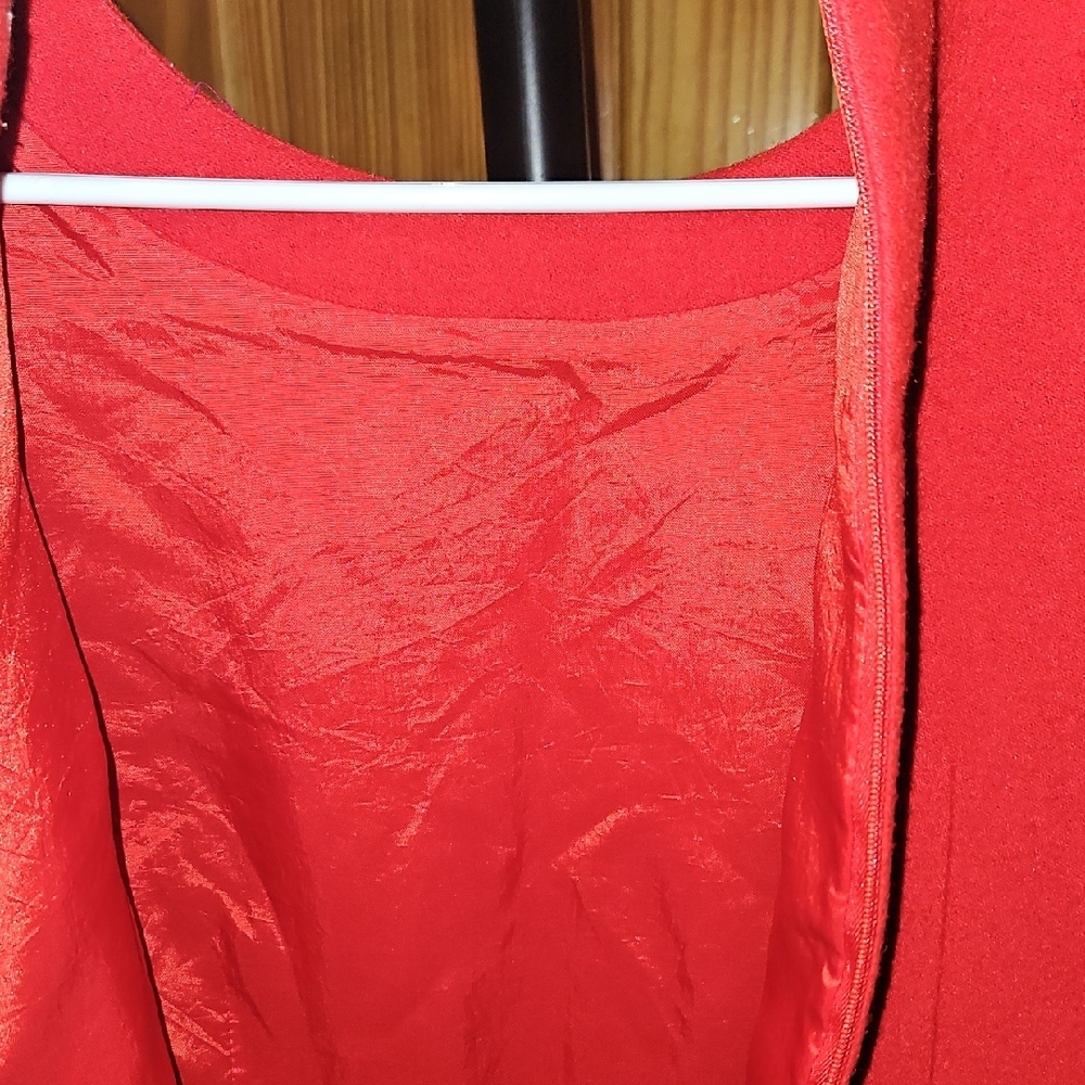 MOISELLE Elegant Red Sheath Mini Dress with Crew Neck - Picture 6 of 6